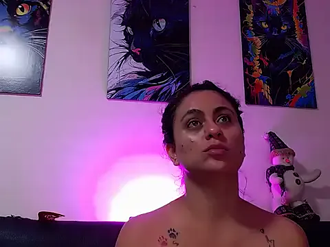 Caroline_Jons from StripChat is Freechat