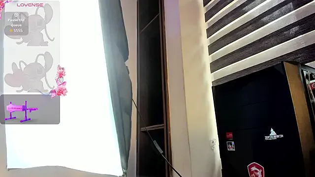 Caroline_Millerr from StripChat is Freechat