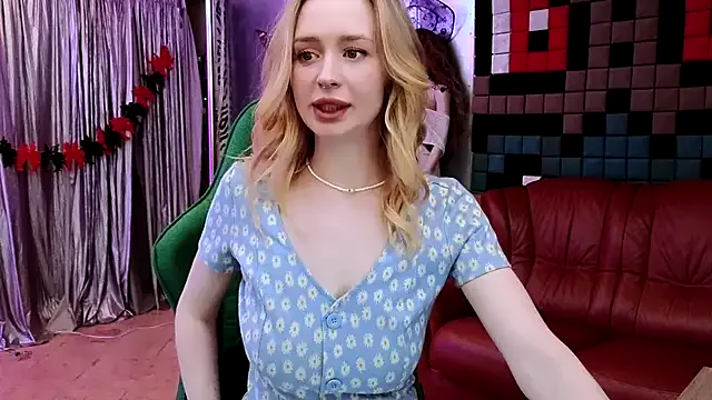 CarolineDjein from StripChat is Freechat