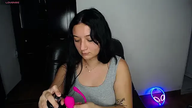 carolinefoox from StripChat is Freechat