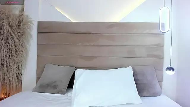 CarolineLee_ from StripChat is Freechat