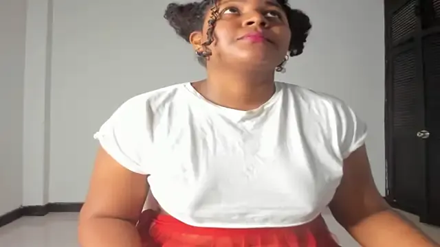 CAROLINNAGOMEZ from StripChat is Freechat