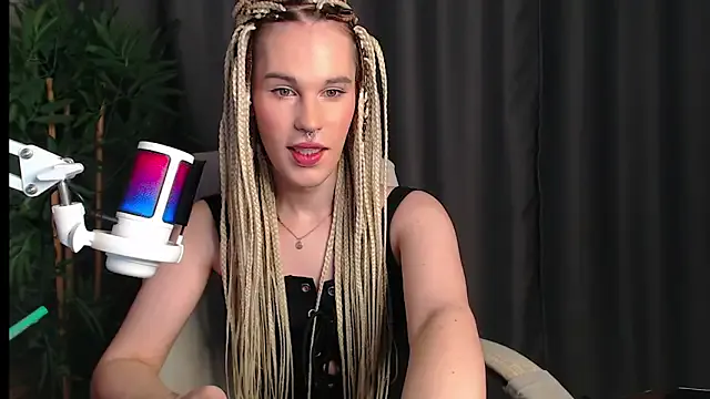 Cassie_Bae from StripChat is Freechat