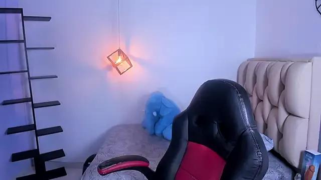 Cassiehoward14 from StripChat
