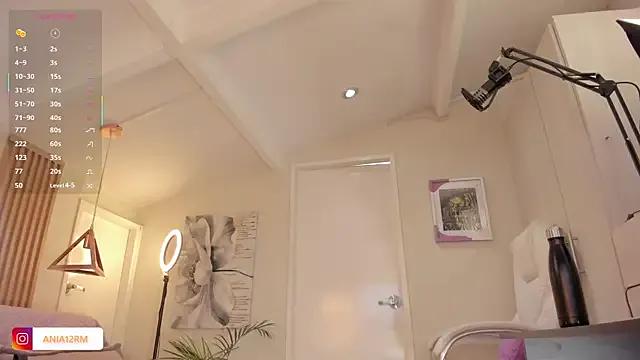 catalinasaiz from StripChat is Freechat