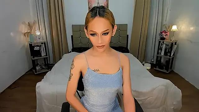 Catianamoore from StripChat is Freechat