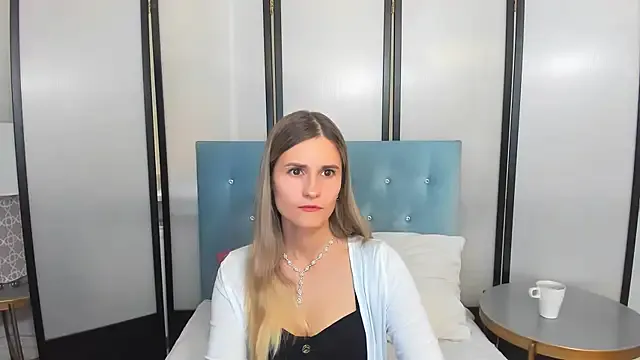 CatrinAmore from StripChat is Freechat
