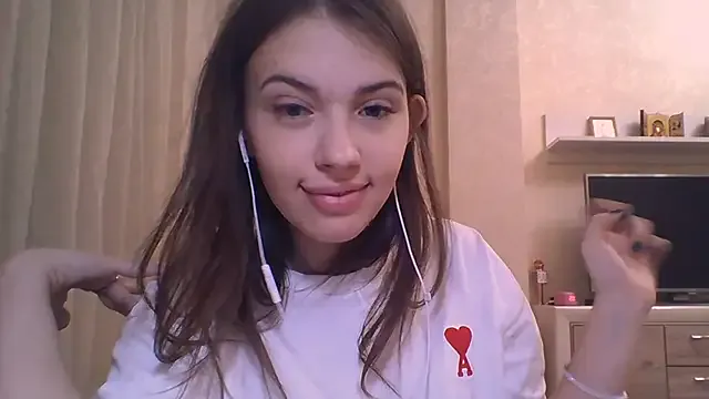 CeyaLier from StripChat is Freechat