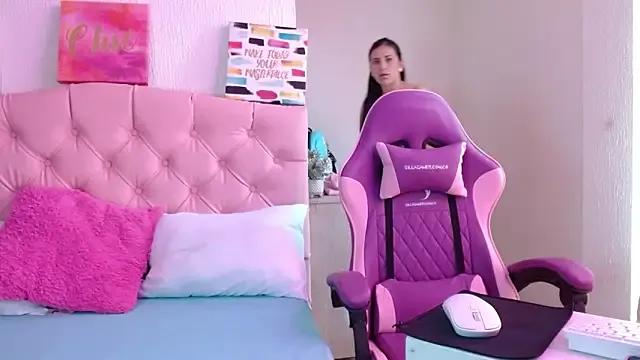 Charlote_lowen from StripChat is Freechat