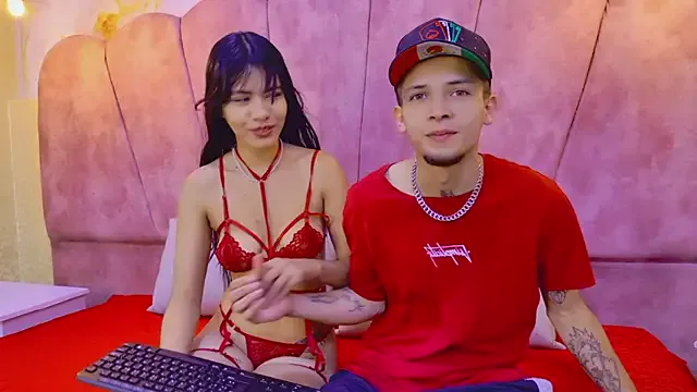 CharlotteandTaylorr from StripChat is Freechat