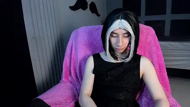 Charlottee_slave from StripChat is Freechat