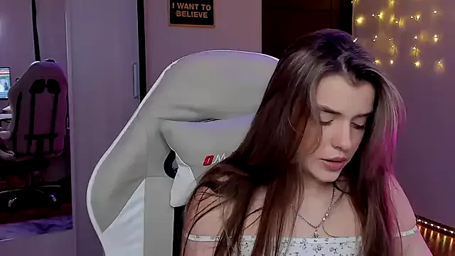 CharmingVixen from StripChat is Freechat