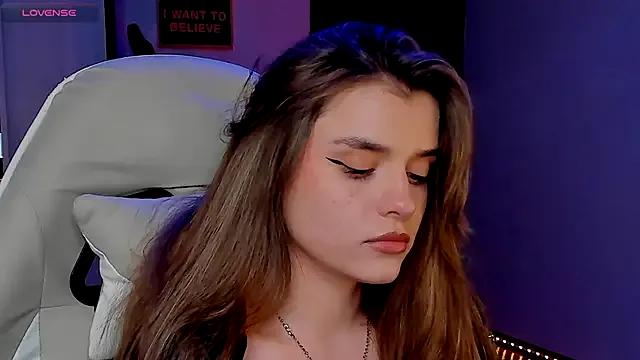 CharmingVixen from StripChat is Freechat