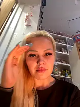 CherryXOX- from StripChat is Freechat