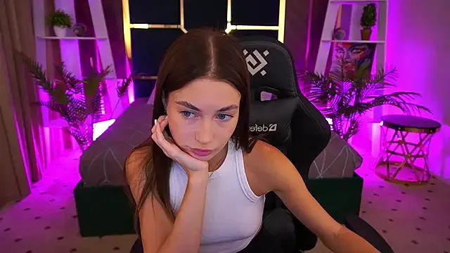 CherryyLulu from StripChat is Freechat