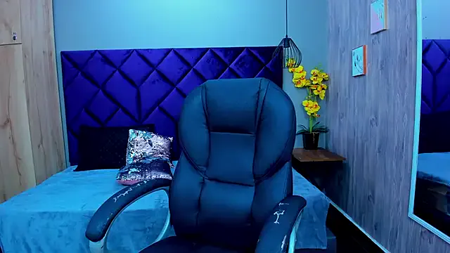 ChloeCampbell03 from StripChat is Freechat