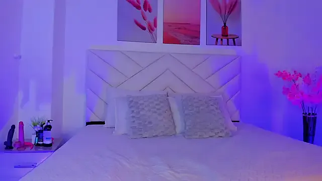 chloemonroe_ from StripChat is Freechat