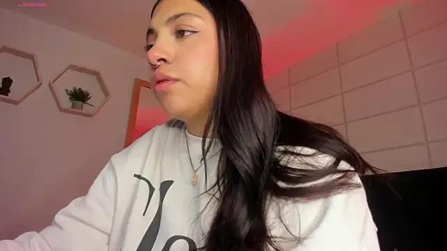Christine_harper from StripChat is Freechat