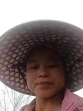 clara-cute from StripChat is Freechat