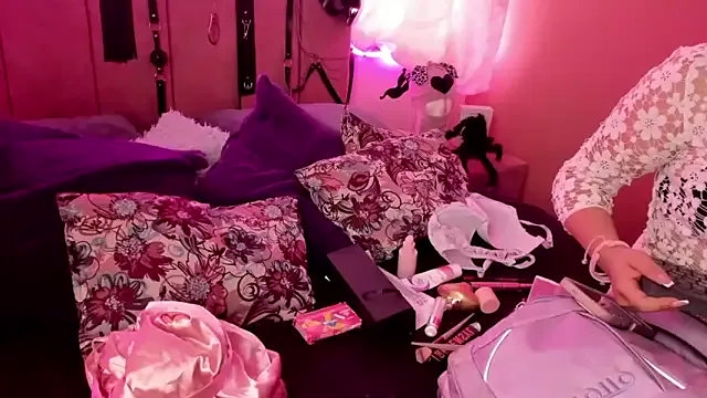 CleareRems from StripChat is Freechat