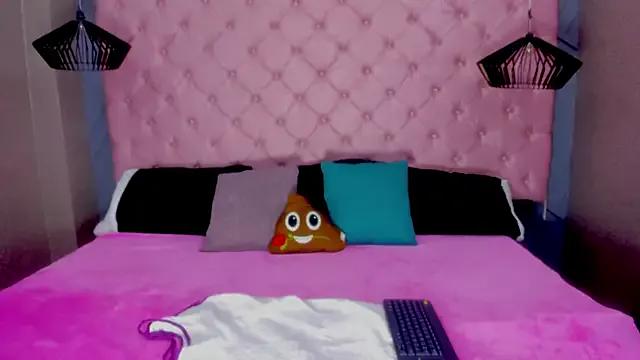 Cloe-Naughty from StripChat is Freechat