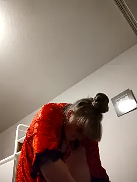 Girls: try live performances with matured performers, from dancing to quirks, in a variety of beautiful sex cams.