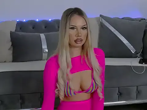 CoraliaDiamond from StripChat is Freechat