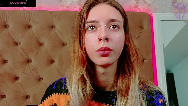 CoraVex from StripChat is Freechat