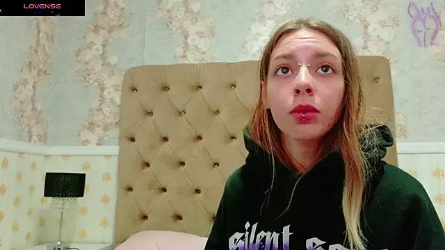 CoraVex from StripChat is Freechat