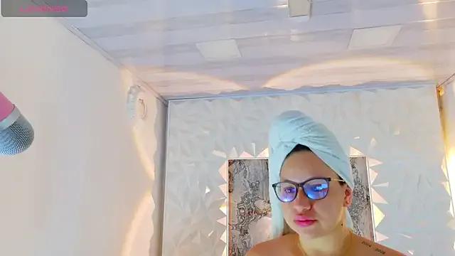 Criiis_laurens from StripChat is Freechat