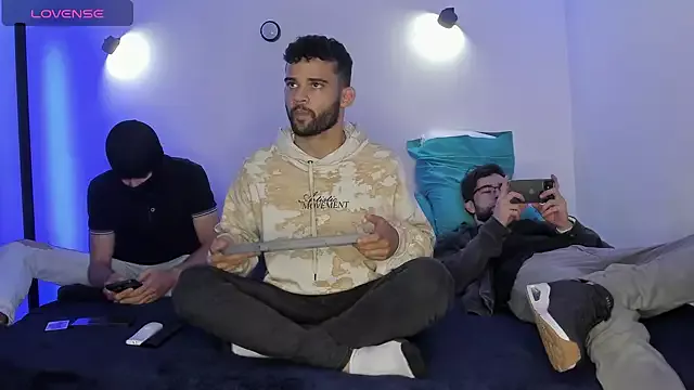 Girls: try live performances with matured performers, from dancing to quirks, in a variety of beautiful sex cams.