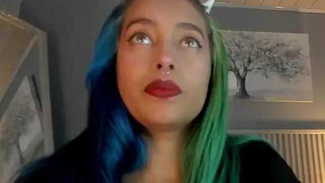 Cristal_r4ven from StripChat is Freechat