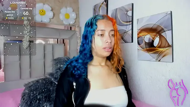 Girls: try live performances with matured performers, from dancing to quirks, in a variety of beautiful sex cams.