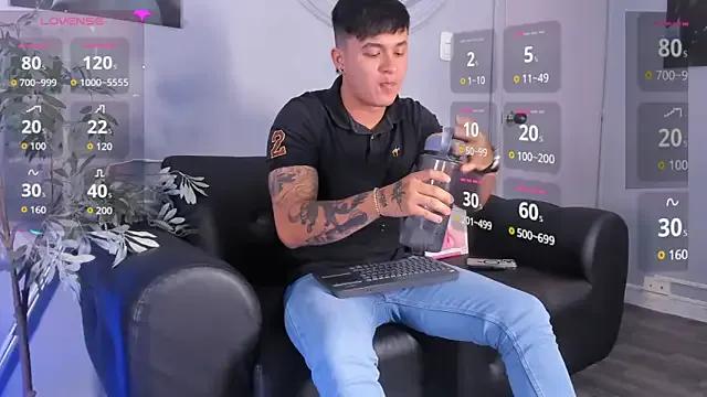 Cristopher_strong from StripChat is Freechat