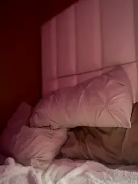 CrownedNyaries from StripChat is Freechat