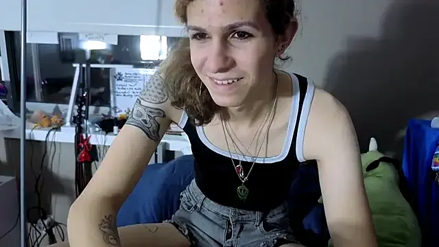 cuddlyavenue from StripChat is Freechat