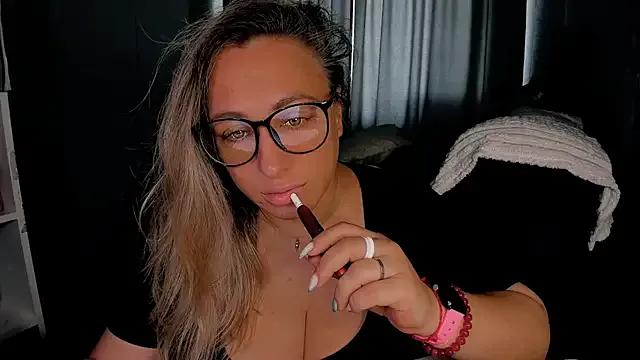 CumOnMy_Tits from StripChat is Freechat