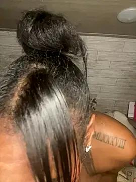 CUMQUEEN-XXX69 from StripChat is Freechat