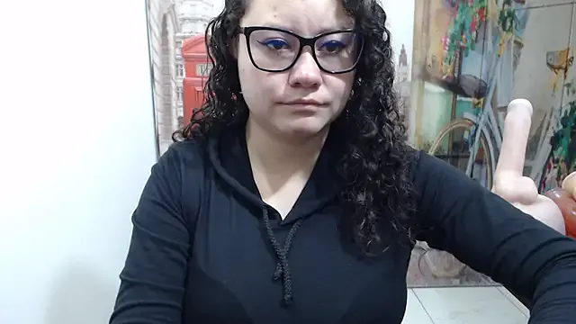 curly_greeneyed from StripChat is Freechat