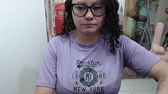 curly_greeneyed from StripChat is Freechat