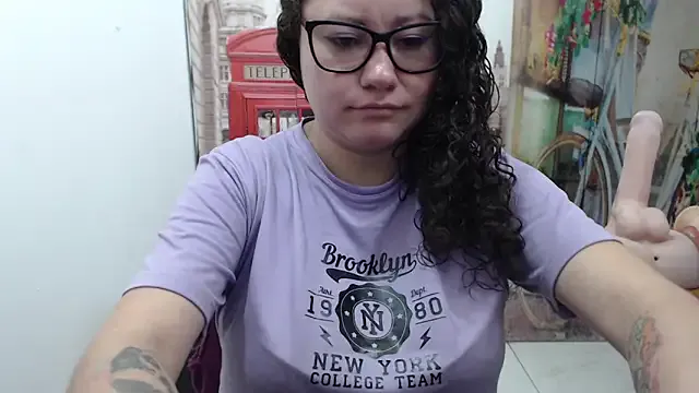 curly_greeneyed from StripChat is Freechat