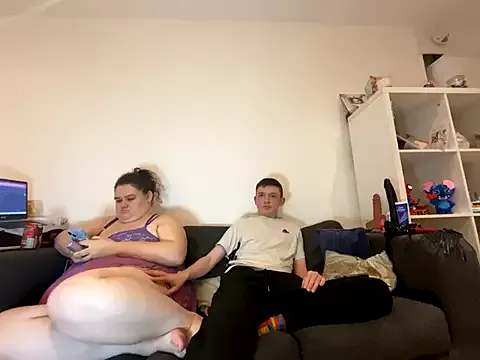 curvy_crystal from StripChat is Freechat