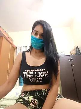 Curvyqueenz from StripChat is Freechat