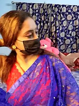 Cute-lusi from StripChat is Freechat