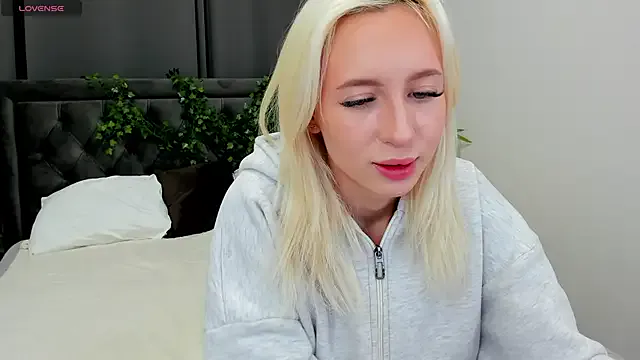 cute_luucy from StripChat is Freechat