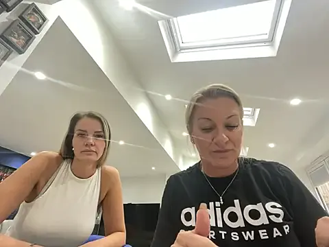 Cutebrowneyes_ from StripChat is Freechat