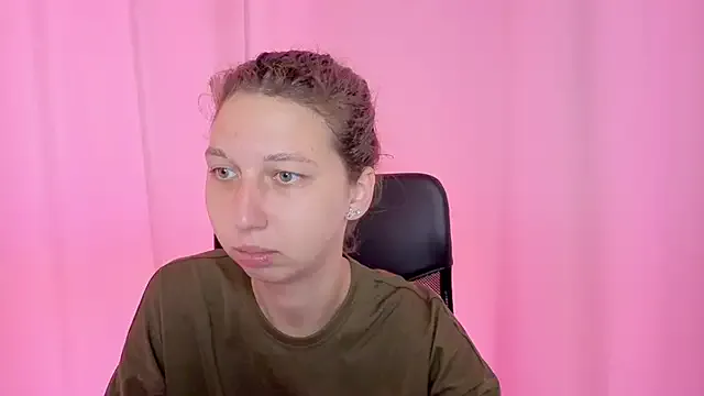 CuteEllii from StripChat is Freechat
