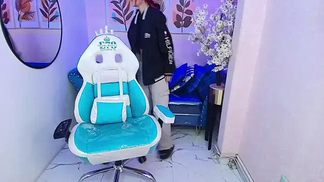 Dafne_huges from StripChat