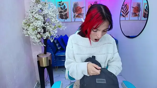 Dafne_huges from StripChat