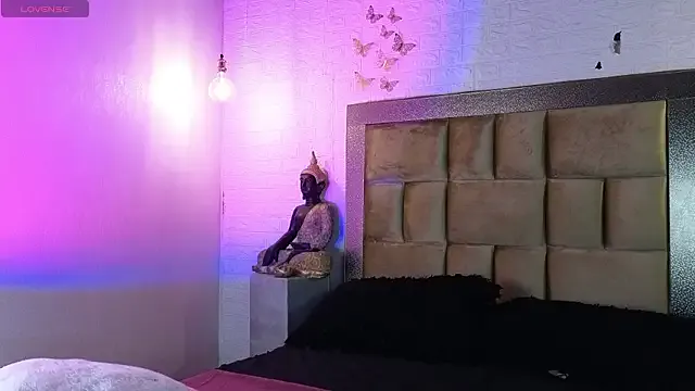 Dahiana_Williamss from StripChat is Freechat